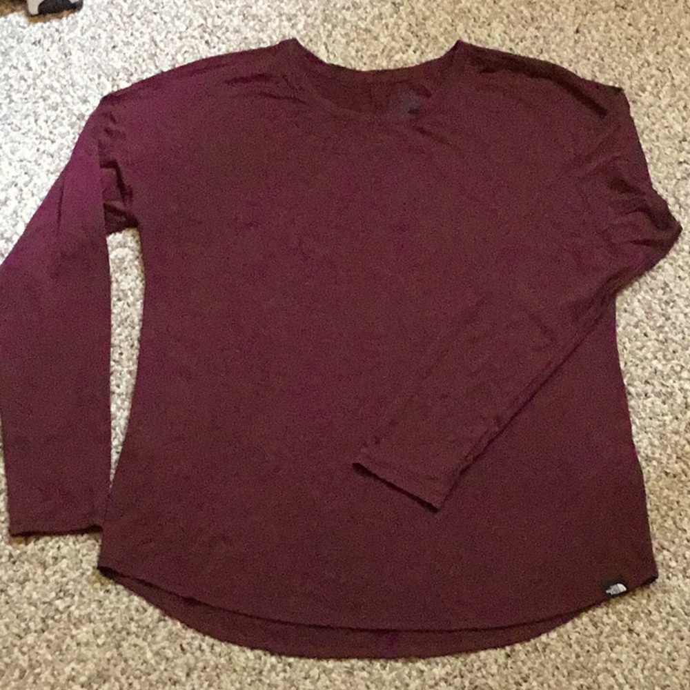 The North Face - Dry fit Active Wear long sleeve shirt. Shirt tail hem. L